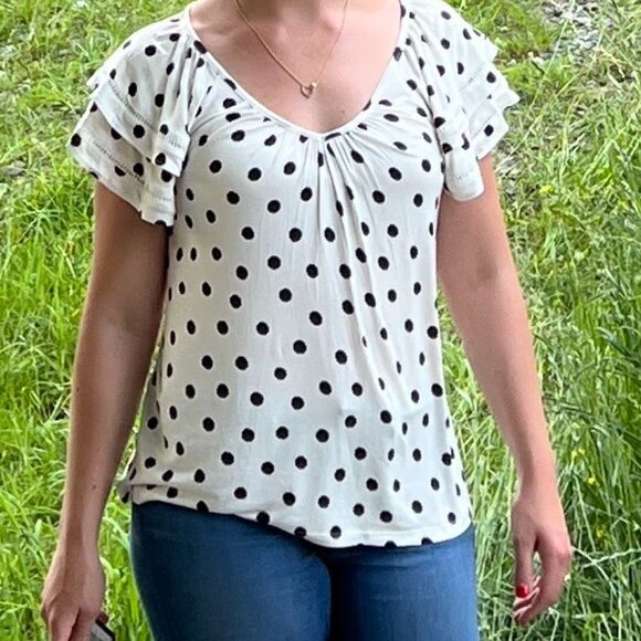 B&W Polka Dot Flutter-Sleeve Blouse, Ann Taylor, Sz Medium - Picture 1 of 4
